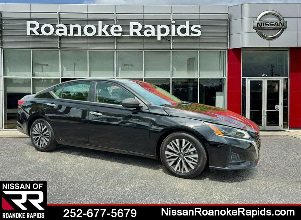 2024 Nissan Altima 2.5 SV in Super Black Clearcoat — front three-quarter view